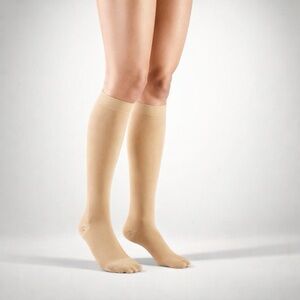 Truform Compression Stockings 15-20 Moderate Below Knee Closed Toe Beige Size M